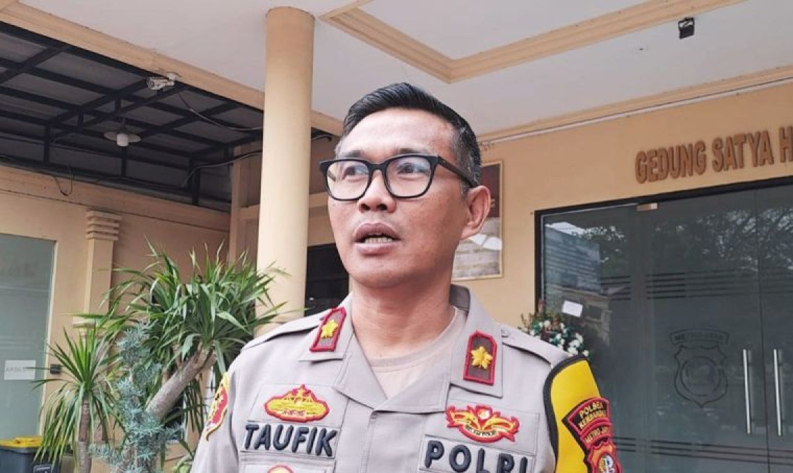 Gambar Polisi Memeriksa Tiga Saksi Dalam Kasus Intimidasi Pedagang Di Kembangan.