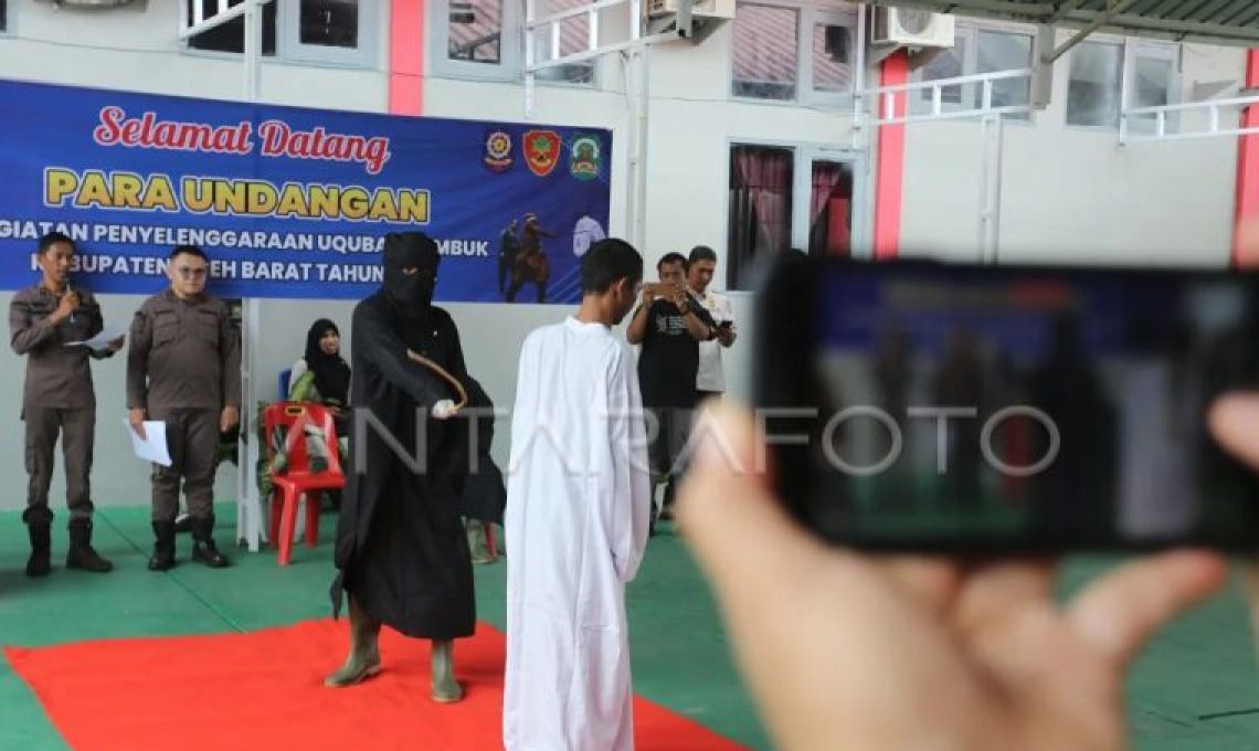 Uqubat Cambuk Dan Fatwa Haram Judi Daring Dari Tanah Rencong